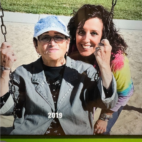 NWT NWOT GIFT GIVING SEASON 💝🛍️🌷 - Picture 4 of 16